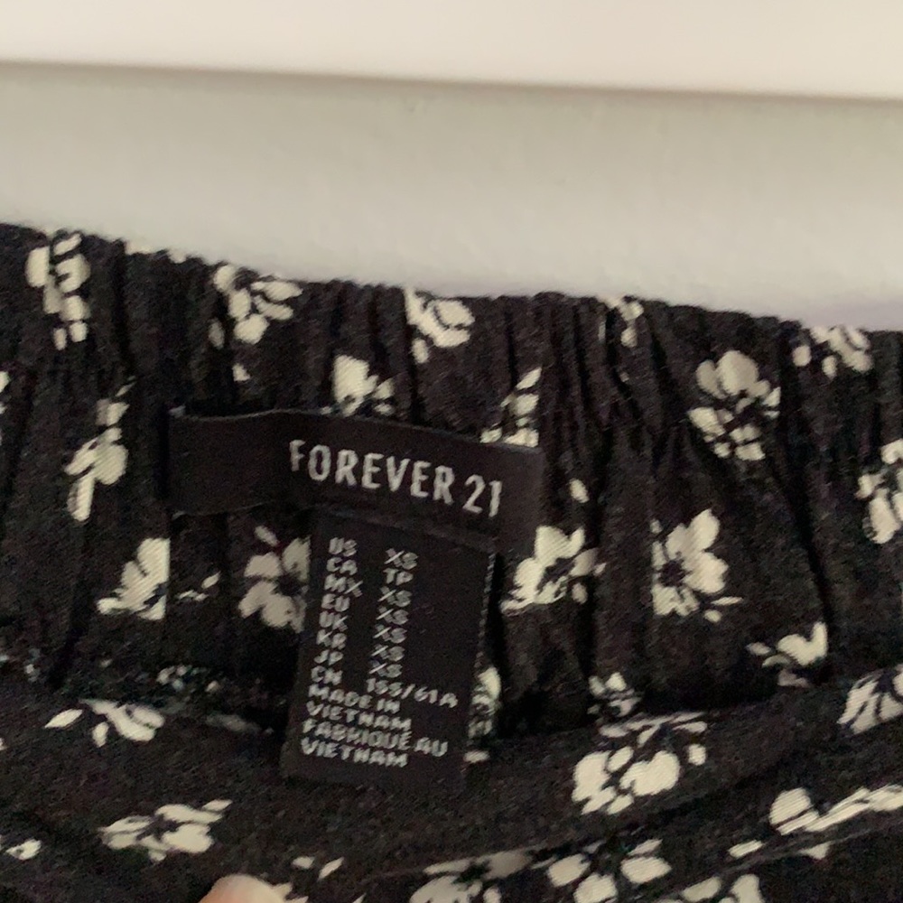 Flowy Shorts - Picture 2 of 3